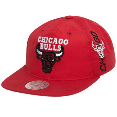 Nylon Szn Deadstock Snapback Chicago Bulls
